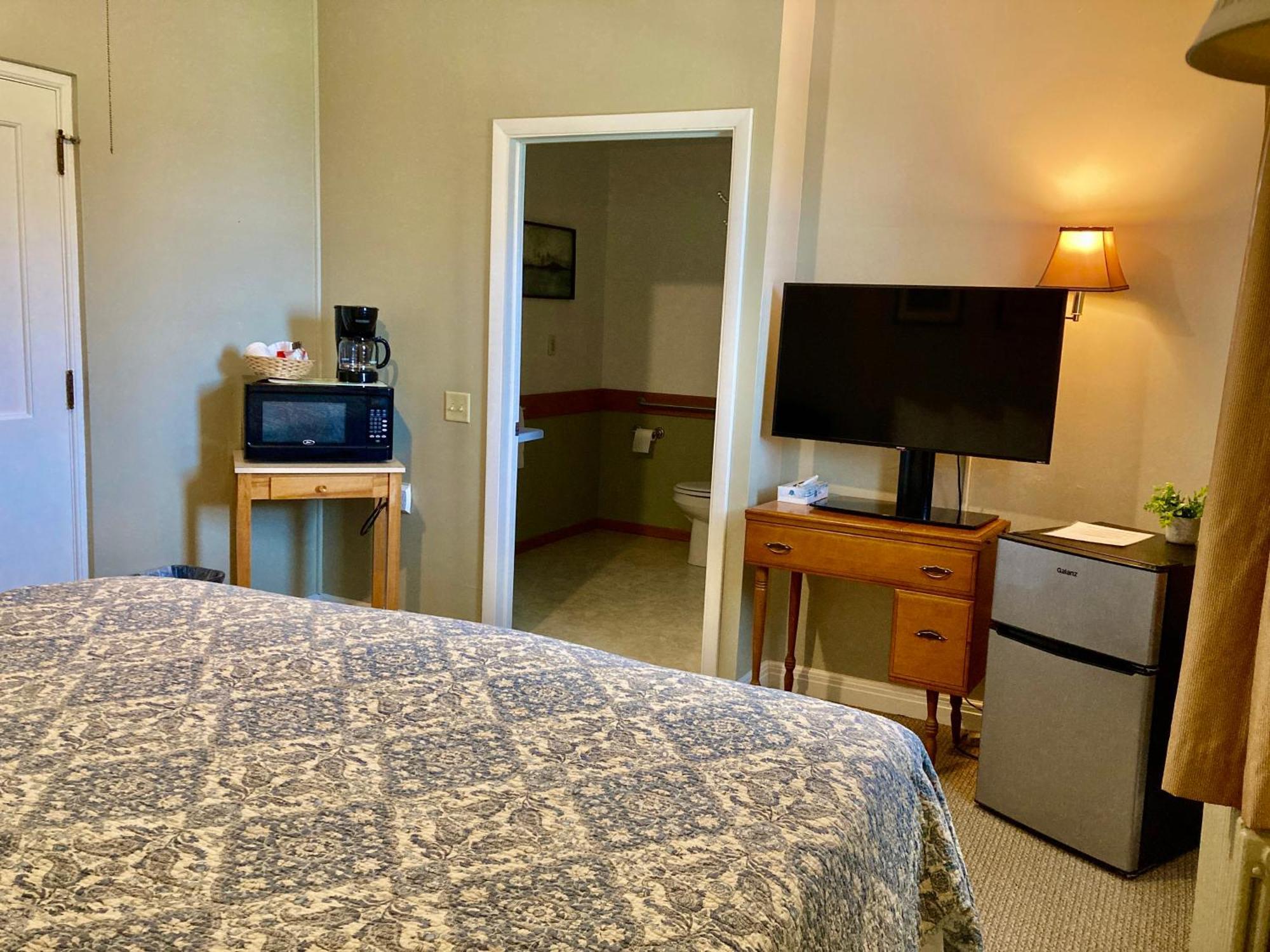 Garden Grove Retreat & Lodging Near Pictured Rocks, Fayette, Trails Екстер'єр фото